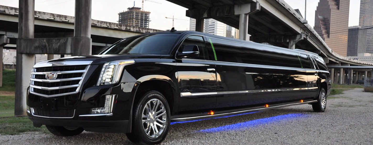 Luxurious executive limo services to international airport